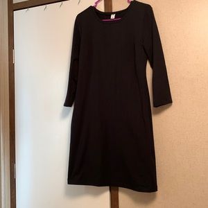 I am selling a black long sleeve old navy dress